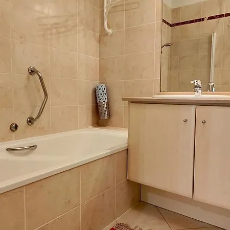 Spacious With Pool Saint-Raphaël