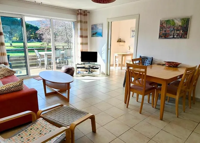 アパート Spacious With Pool