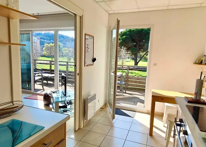 Spacious With Pool アパート Saint-Raphaël